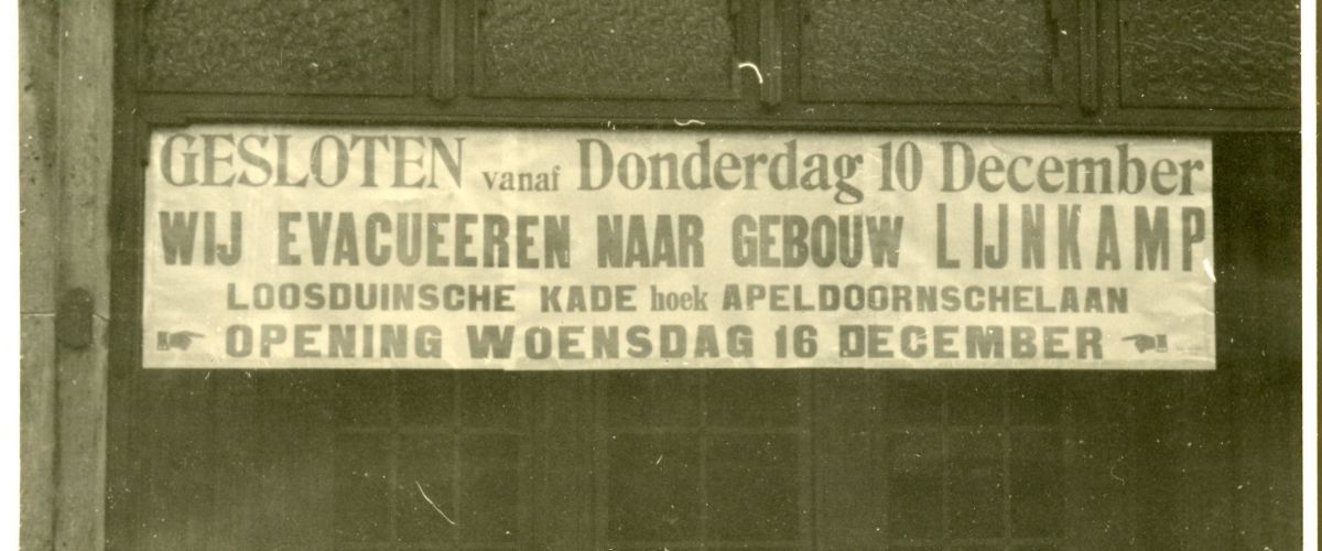 Sign on a shop in Valeriusstraat: 'We evacuate to...'.